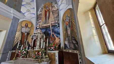 Poslikava na oltarju  v cerkvi v Avberju